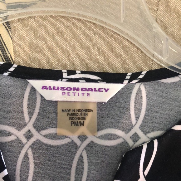 Allison Daley Tunic - Picture 3 of 4